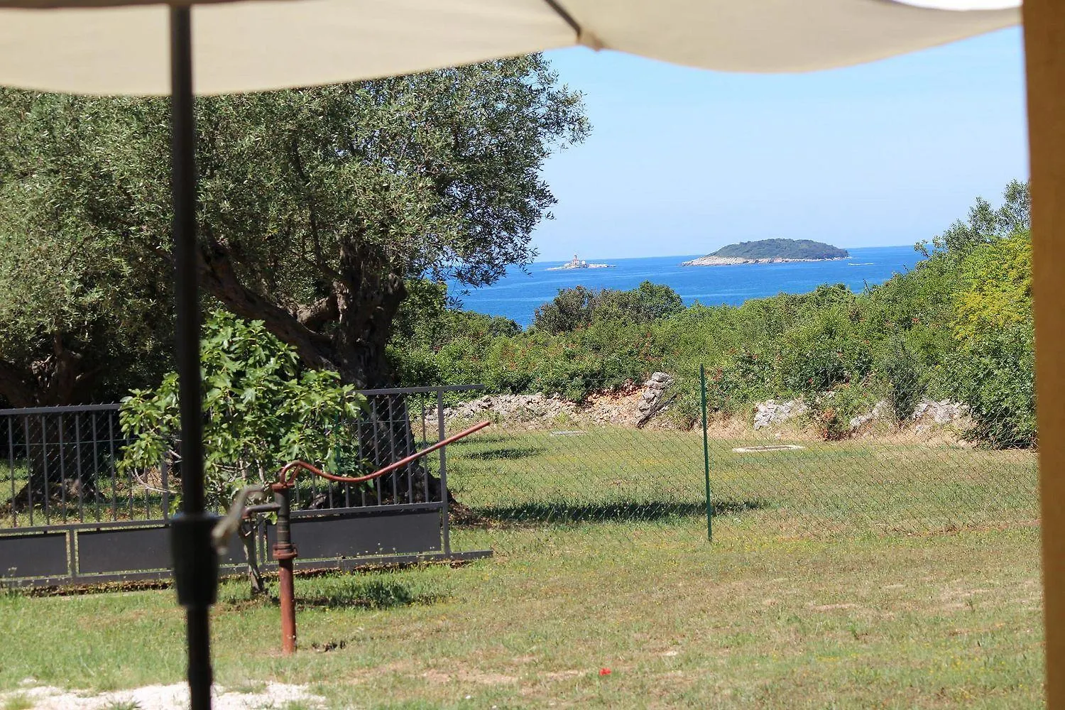 Hundefreundliches Ferienhaus Nur 500 Meter Zum Strand Mit Meerblick Und Tollem Privatgarten Ρόβινι Κροατία