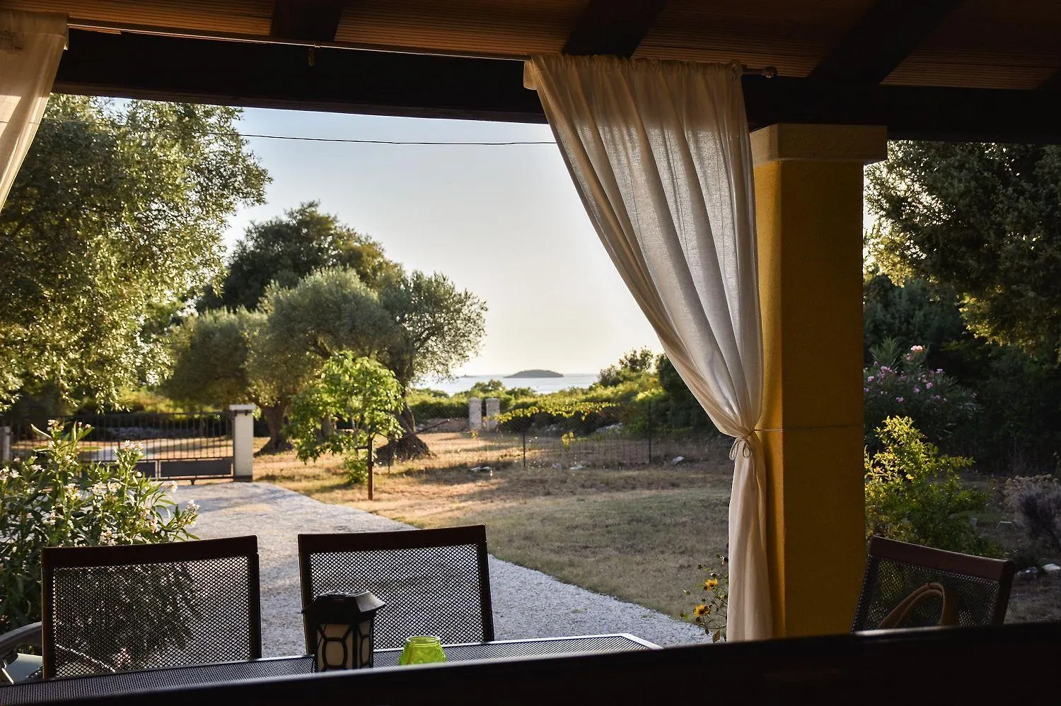 Hundefreundliches Ferienhaus Nur 500 Meter Zum Strand Mit Meerblick Und Tollem Privatgarten Ρόβινι